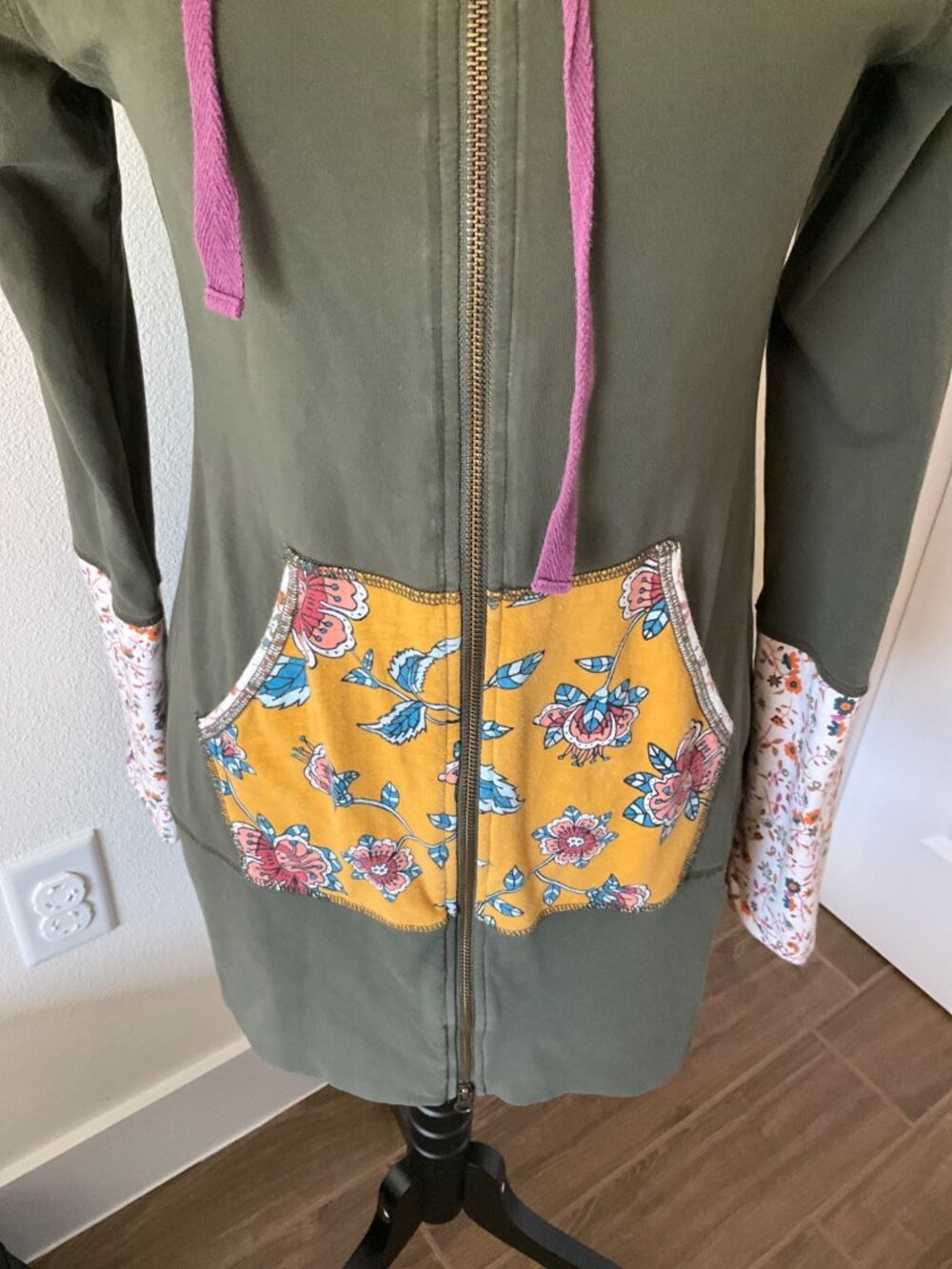 Matilda Jane sz Small Patches of Light Green Zip-Up Hoodie - Picture 3 of 6